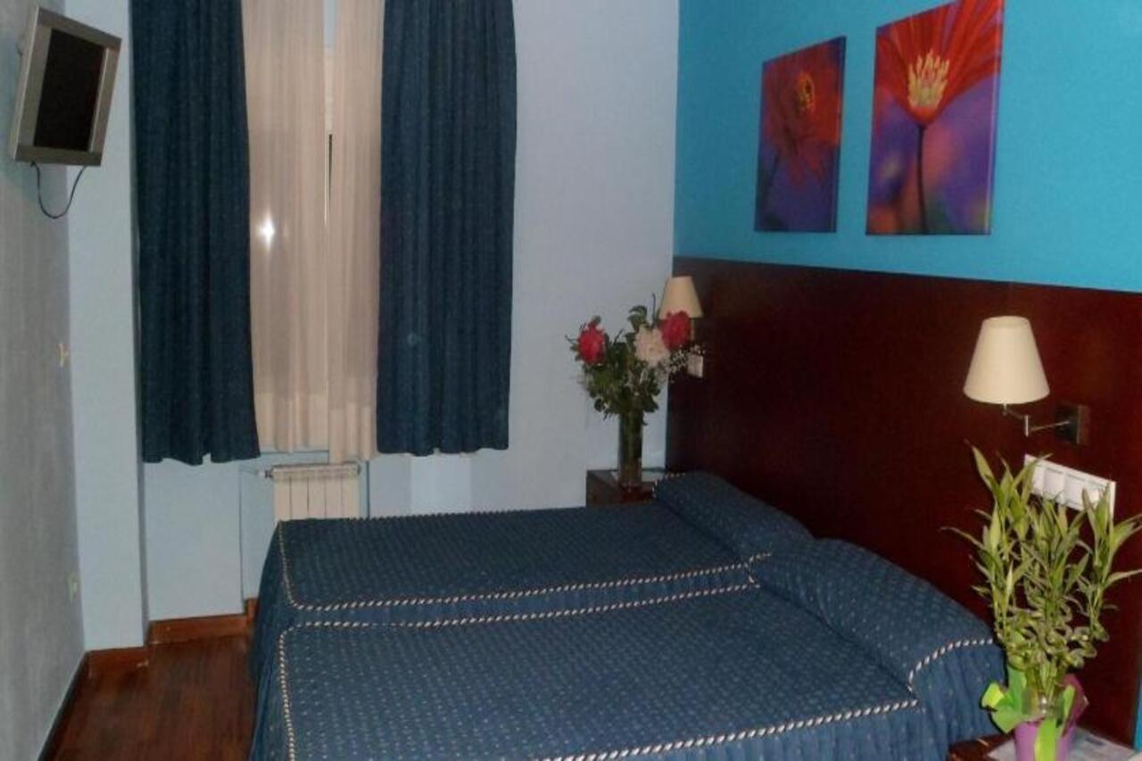 Auto Check In Hotel Las Nieves Jaca Kültér fotó