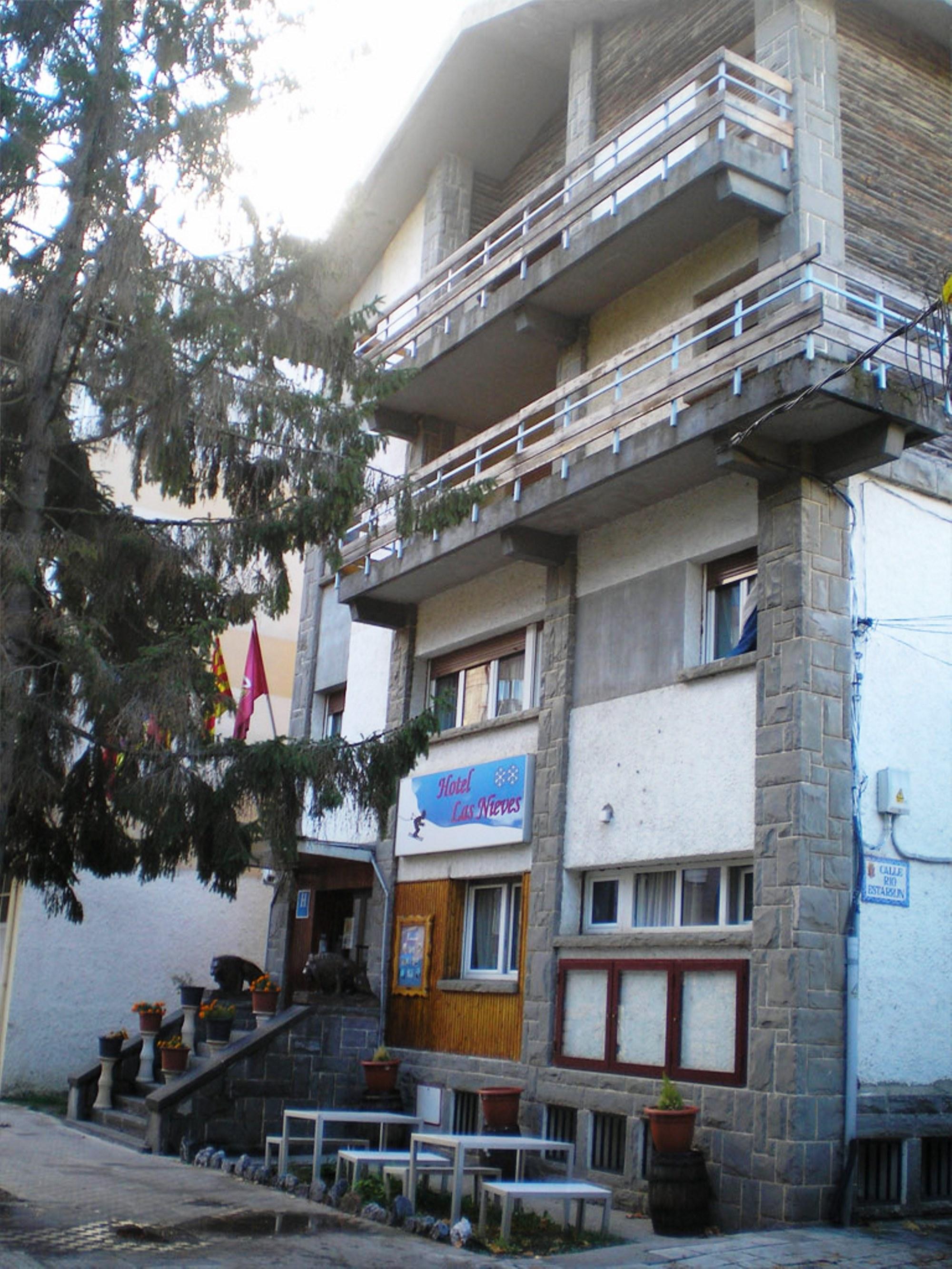 Auto Check In Hotel Las Nieves Jaca Kültér fotó