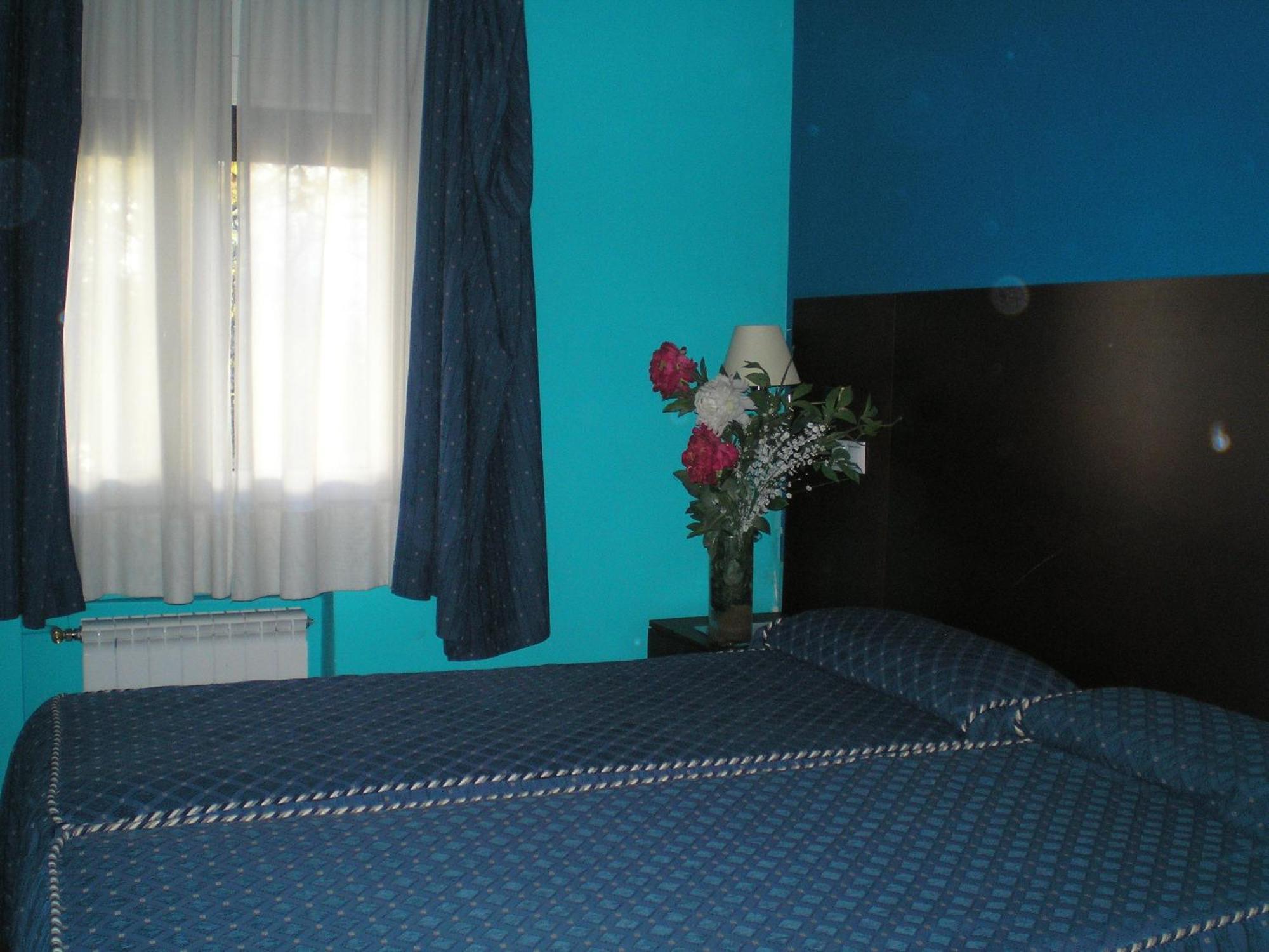 Auto Check In Hotel Las Nieves Jaca Kültér fotó